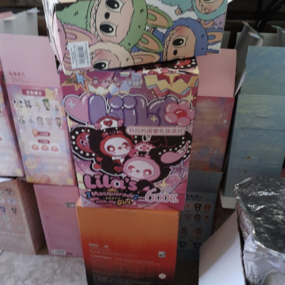 Pmohler Lila's Pink and Black Character Box